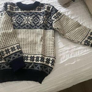Wool ski sweater, worn once. Excellent condition